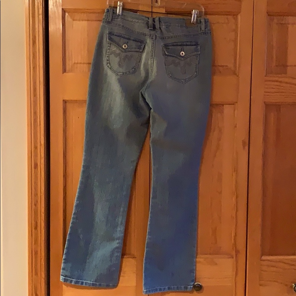 Comfortable Women’s Jeans - Picture 2 of 4